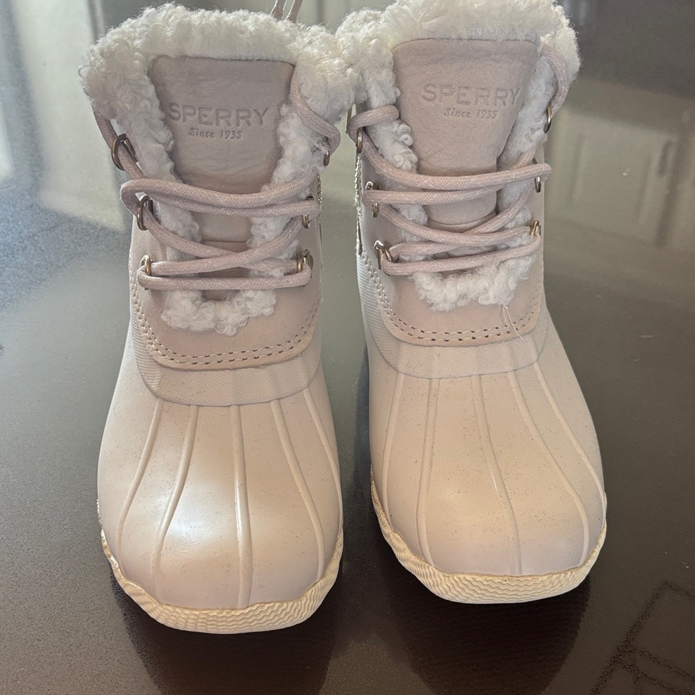 Sperry Women's cream color Duck Boots with fur